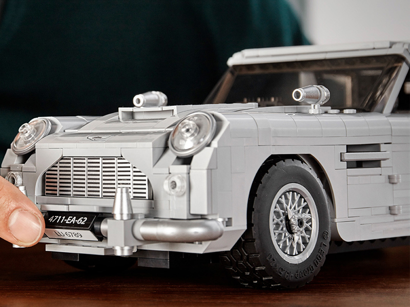 اكتشفوا أسرار Aston Martin DB5 أكثر سيارات جيمس بوند شهرة مع LEGO